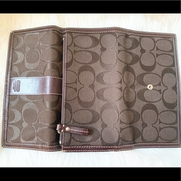 Coach Signature C Wallet - Picture 4 of 7
